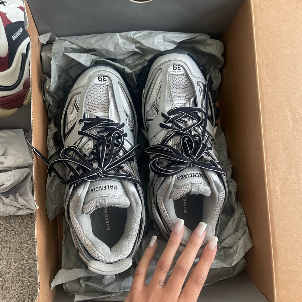 Balenciaga triple s authentic size 39